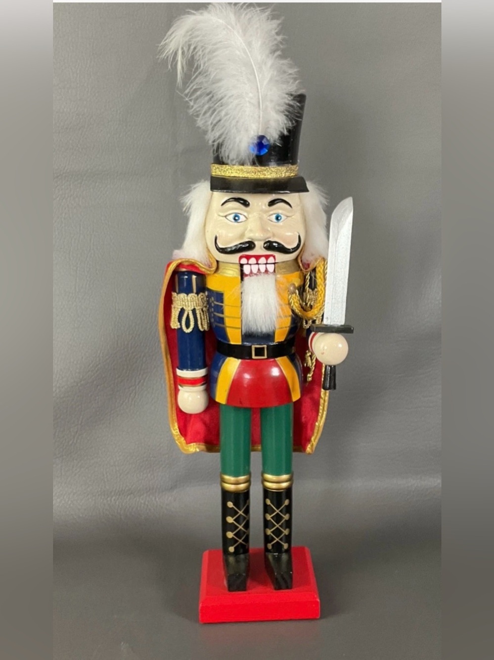 COLLECTOR'S CHOICE DELUXE NUTCRACKER 16”